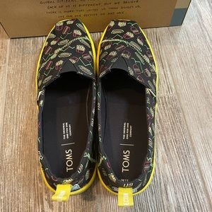 Mens toms excellent condition